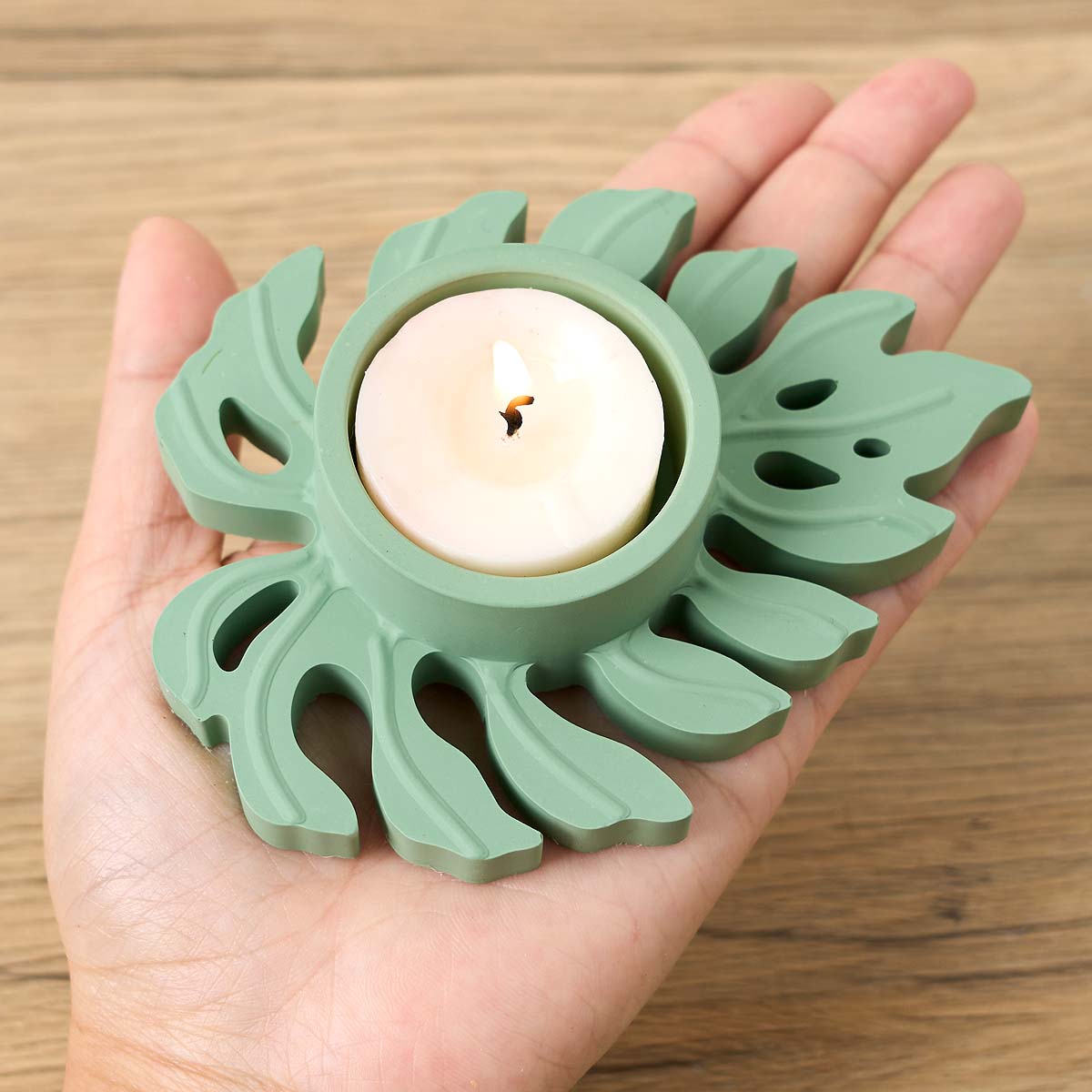 يترك الشمعدان قالب من السيليكو - مراجعة Candle Lighter وسعره